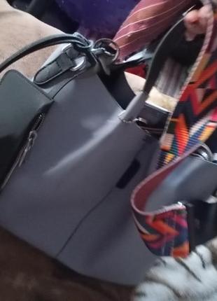 Сумочка очень функциональная и качественная