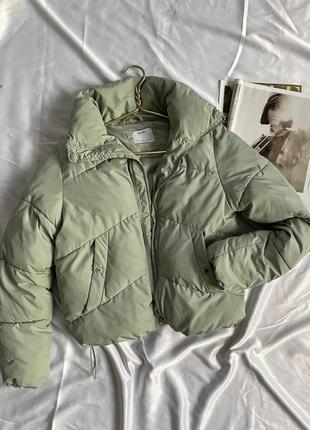 Коротка тепла куртка bershka