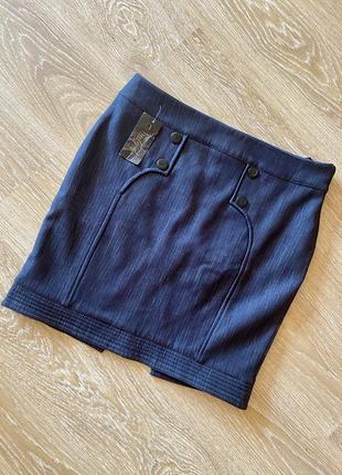 Тепла спідниця з цікавим розрізом ззаду