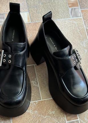 Туфли на платформе charles & keith