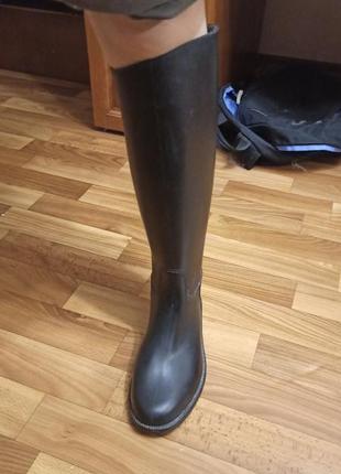 Черные резиновые резиновые высокие сапоги 36 размер на потолку до 23 см