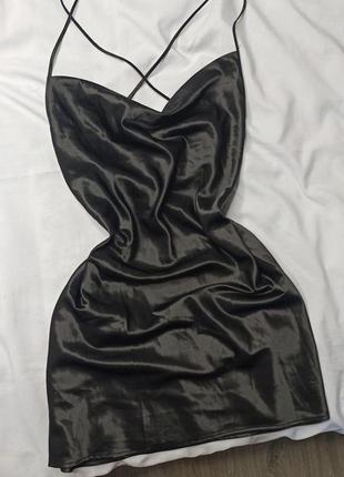 Яркое платье с обнаженной спинкой и переплетили h&m