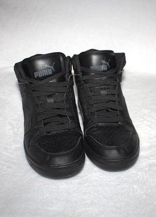 Кроссовки фирмы puma 37 размеры за стелькой 23,5 см.