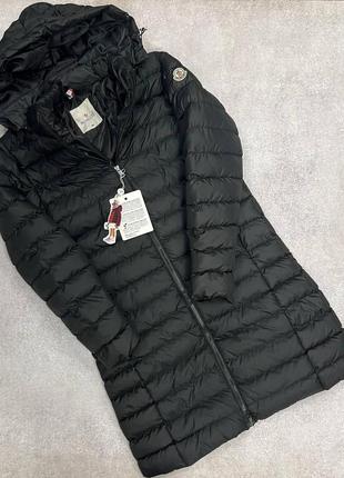 Длинная зимняя куртка в стиле moncler
