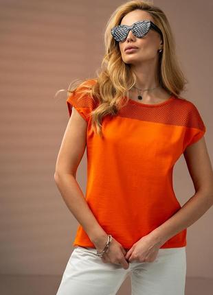 Женская однотонная оранжевая футболка с ажурной вставкой. модель 3018