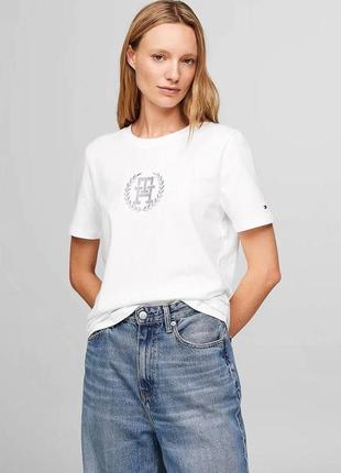 Футболка rounded tommy hilfiger біла чорна