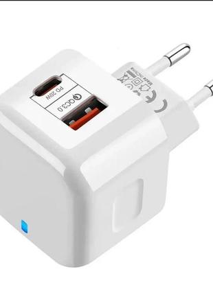 Быстрая зарядка pd 20 w + usb qc 3.0 мини белого цвета