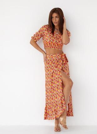 Женский летний костюм с юбкой и кроп-топом barley - коралловый цвет, l (есть размеры)7 фото
