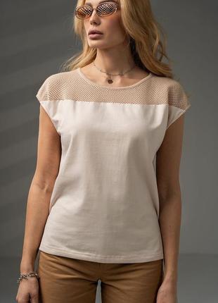 Женская однотонная кремовая футболка с ажурной вставкой. модель 3018 trikobakh3 фото