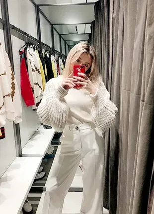 Джемпер zara крупной вязки красивого цвета экрю.