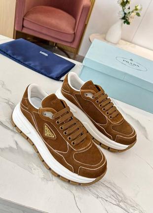 Кроссовки коричневые замшевые