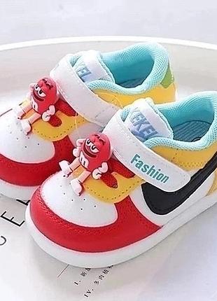 Крутезні кросівки для найменших