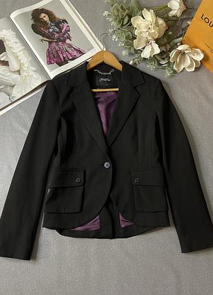 Гарний якісний жакет