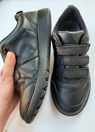 Чорні шкіряні кросівки для хлопчика на липучках, розмір 35,5-36