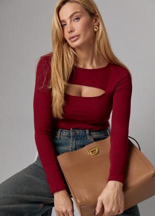 Трикотажный длинный рукав в рубчик с вырезом спереди