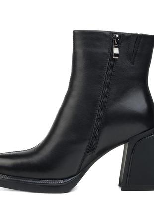Ботильйони жіночі зимові шкіряні чорні на високому зручному стійкому каблуку з круглим...