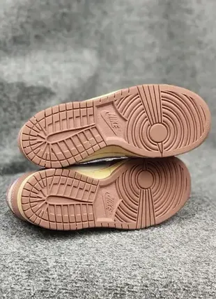 Трендовые женские кроссовки nike dunk low pink oxford оригинал кожаные кеды9 фото