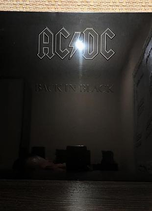 Виниловая пластинка ac/dc "back in black".
