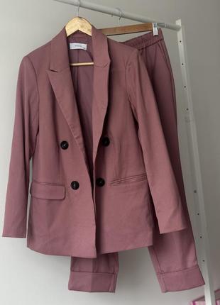 Костюм reserved