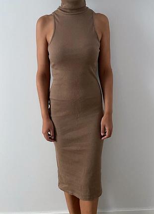 Стильное трендовое шикарное платье-миди в платье гольф в рубчик zara