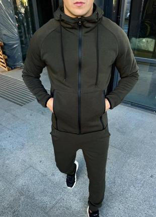 Чоловічий спортивний костюм на зиму