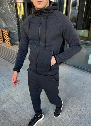 Чоловічий спортивний костюм на зиму