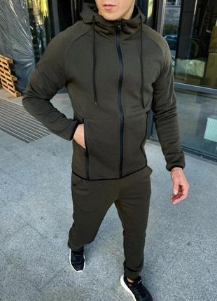 Чоловічий спортивний костюм на зиму