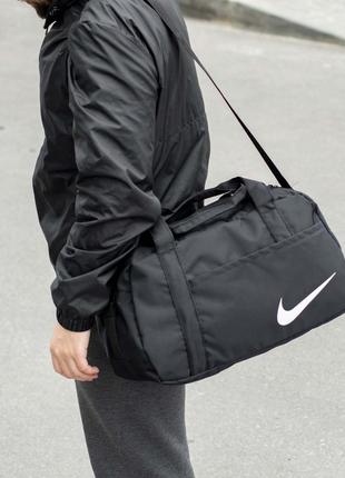 Спортивная сумка nike ego white черного цвета для тренировок, фитнеса и поездок6 фото