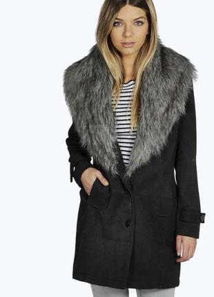 Тепле чорне пальто з хутром boohoo дефект