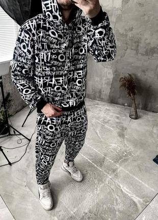 Стильний чорний осінній спортивний костюм з написами