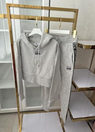 Жіночий костюм adidas