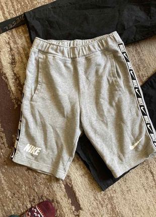 Шорты nike с лампасами