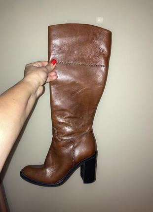 Шкіряні чобітки bata