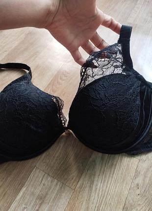 Шикарний бюстгальтер з натуральним шовком 16% marks & spenser