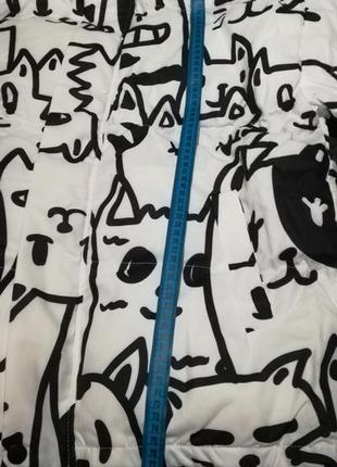 Куртка с интересным принтом