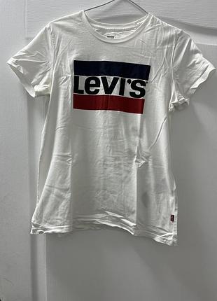 Женская футболка levis