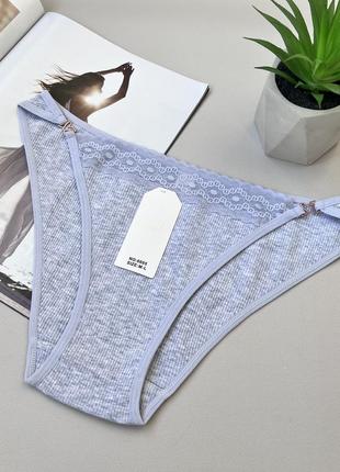 Трусики слипы в мелкой рубчик с кружевной вставкой и красивыми сердечками на боках🥰