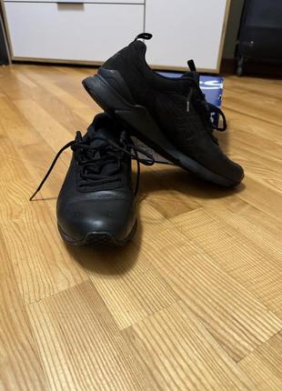 Чоловічі кросівки asics