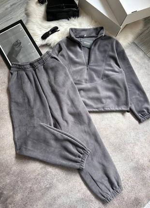 Спортивный костюм женский