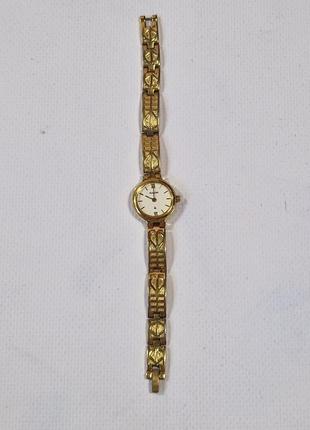 Женские часыaccurist