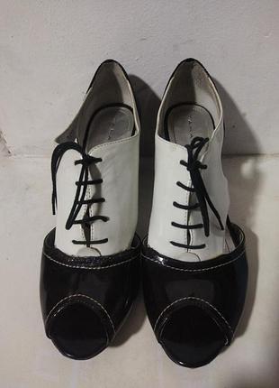 Літні відкриті туфлі лакові, країна виробник америка, бренд tahari