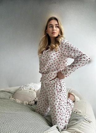 Красива жіноча піжама з мусліну зі штанами розмір s, жіночі піжами cosy візерунок вишеньки на білому