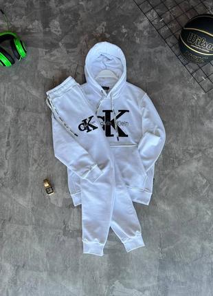 Спортивный костюм в стиле calvin klein