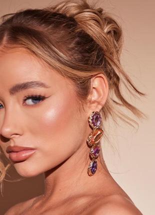 Сережки жіночі довгі з камінням 8 см prettylittlething бузкові з золотистим