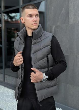 Жилет pobedov puffer темно-серый