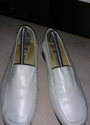 Hush puppies (usa) - білі шкіряні лофери 41 1/2  розміру(27,7 см)