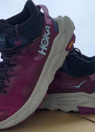 Женские кроссовки hoka