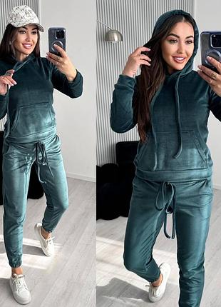 Актуальні велюрові жіночі спортивні костюми6 фото