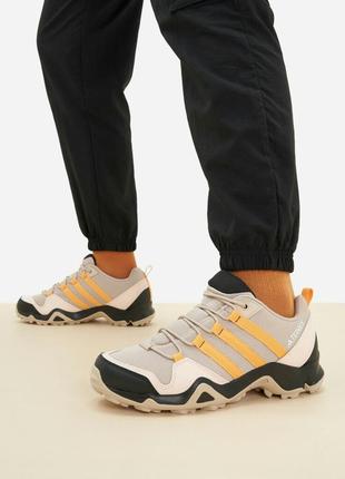 Оригінальні жіночі трекінгові туристичні кросівки adidas repair terrex ax2s2 фото