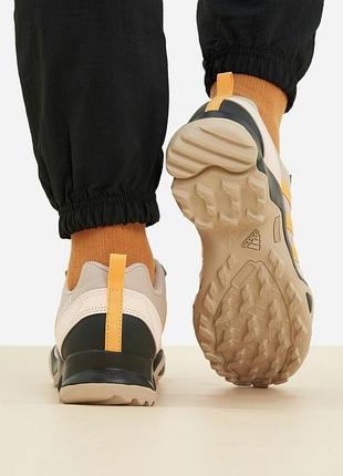 Оригінальні жіночі трекінгові туристичні кросівки adidas repair terrex ax2s3 фото